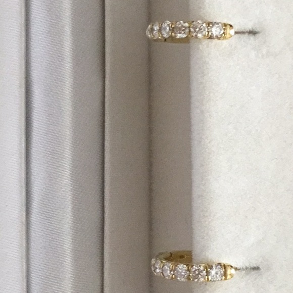 Jude Frances Diamond hoop earrings feature round diamonds set in 18 k gold. - Picture 2 of 2